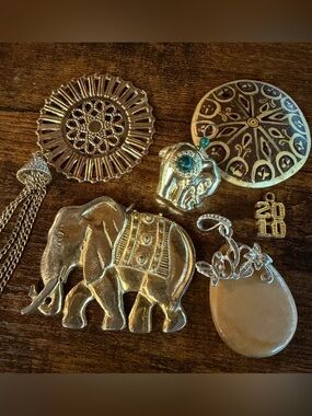 Vintage Gold Toned Necklace Pendants & Charms